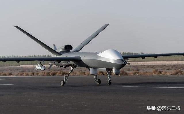 印版"捕食者"无人机飞翔测试,8小时续航还不及彩虹零头