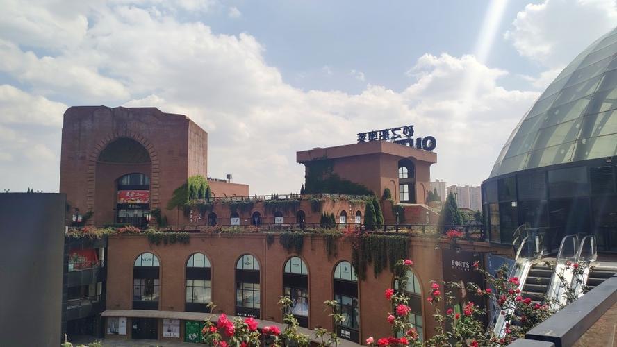 昆明砂之船奥特莱斯实拍,8万方的体量来看看,都是品牌