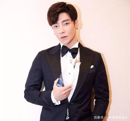 高瀚宇青春,时尚,不羁的气息,很有韩国学长的感觉跟陈芋米合作的"