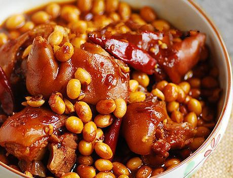 黄豆焖猪蹄,别只会下锅焯水,注意3个步骤,猪