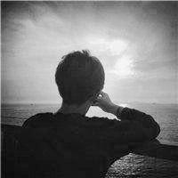 qq灰色头像图片男生背影