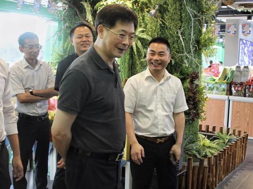 江西省政协党组成员,副主席张勇一行莅临绿滋肴控股考察金融创新工作