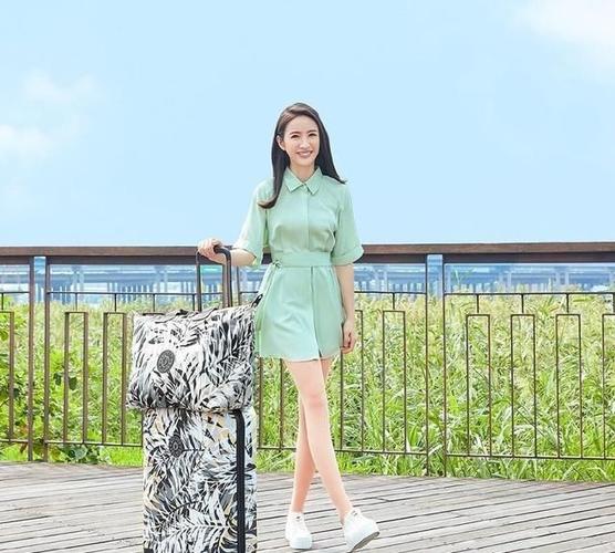 林依晨扮嫩剪齐刘海看起来活力十足一点不像结了婚的人