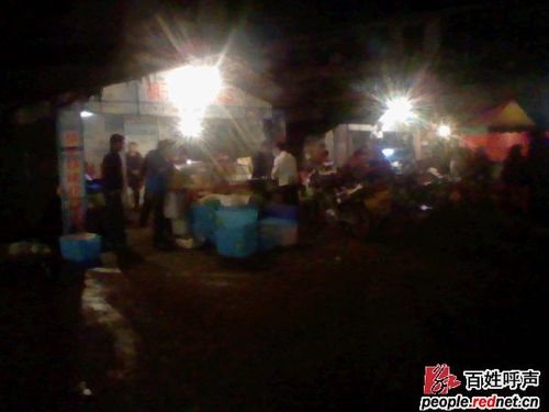 烧烤摊成堆,南县湘鄂边广场情景堪忧!(图)