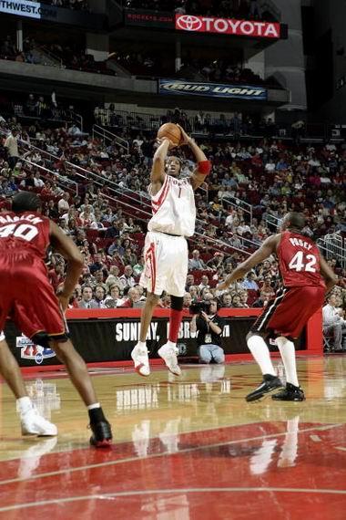 火箭负热火精彩图:麦蒂抢断 鲨鱼内线单打大叔