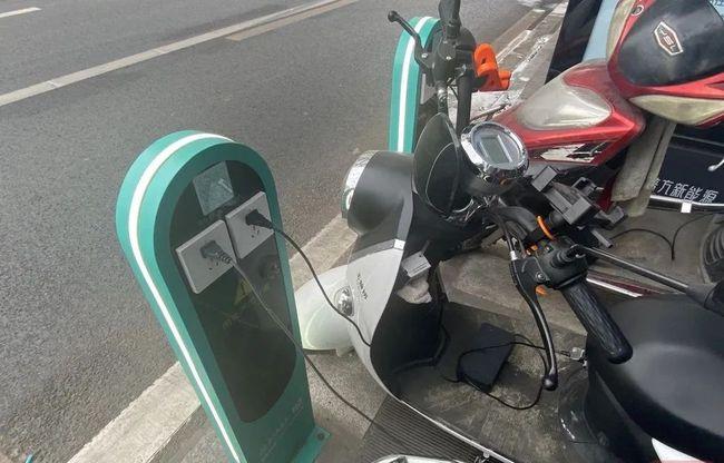 宜宾首个电动自行车户外智能充电站投入使用!