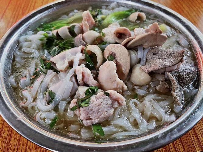 一碗有大肠的老友猪杂粉/南宁人的粉