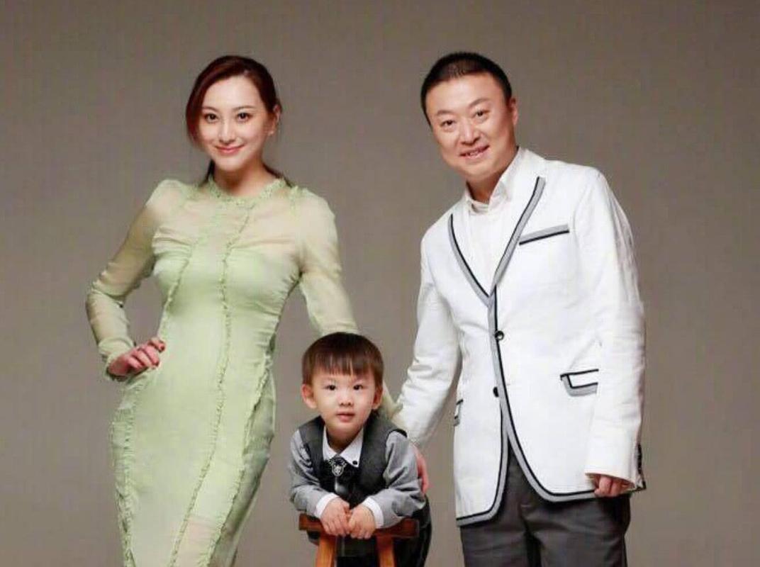 奥运冠军马琳现状:二婚妻子美丽动人,孩子2周岁庆生照