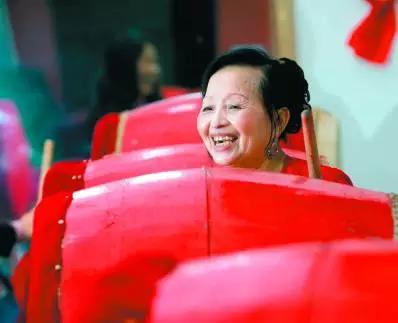 第二代苗族女鼓王石顺民多年来,龙英棠一直在湘西