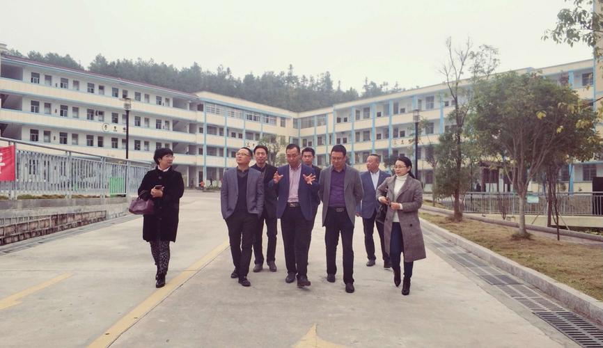 盛校长对广丰区实验小学的来访表示欢迎,并介绍了学校近几年的变化