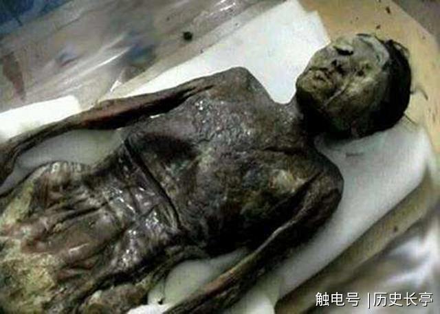 依据后代的记载,有如许一段文字: "棺椁里的珍妃尸首尚未腐烂成一堆