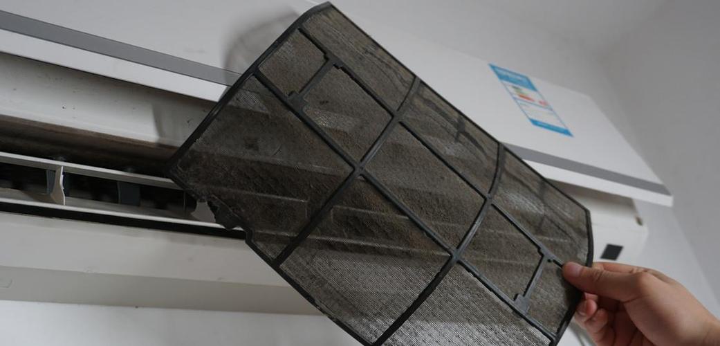空调过滤网如何清洁?教你一招,3分钟清洗干净,步骤简单又实用