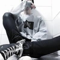 带忧郁气质的伤感男生qq头像大全 世界太小还是丢了你