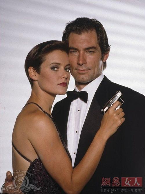 女郎"就成为了性感美丽的代名词,全世界的影迷都知道,只要詹姆斯 邦德