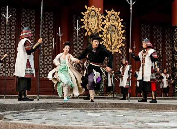 《狄仁杰》首日票房夺冠 angelababy饰妩媚花魁(组图)