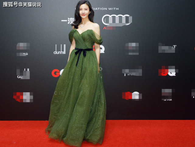 红毯比拼:杨颖高定礼服很仙气,杨幂星空裙太美,倪妮猫系富贵花