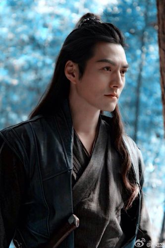 严宽,标准cg脸,适宜各大霸道总裁小说封面