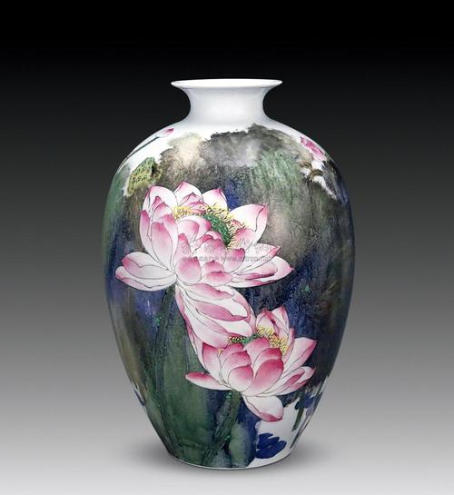 0832 石明辉 粉彩荷花图瓷瓶