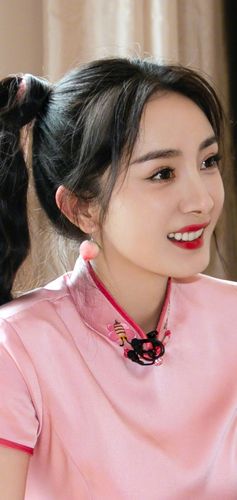 杨幂粉色旗袍少女写真高清壁纸