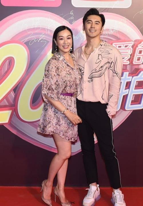 钟丽缇与小12岁老公同框,看起来好似两代人,衣品风格差距大