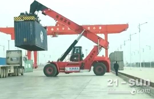 知识    杭叉小知识:     杭叉正面吊主要用于20英尺,40英尺集装箱的