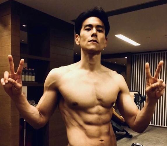 彭于晏图片你们的大憨憨男彭友