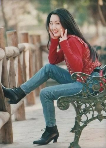 特意搜了杨钰莹年轻时的照片来看,再一次被美到