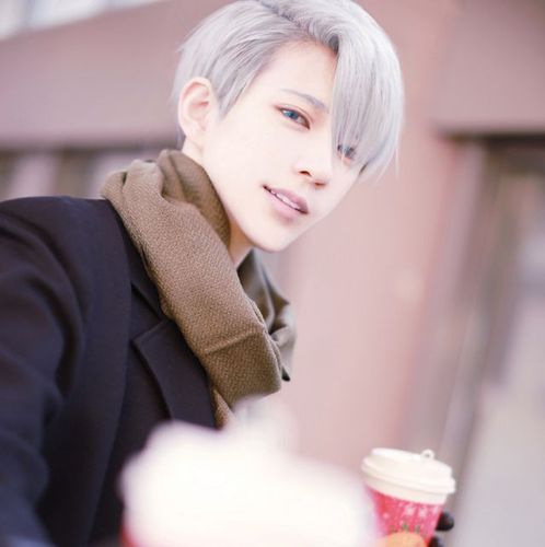 第一男装大佬熊祁也翻车新cos被吐槽蛇精脸为流量都没底线