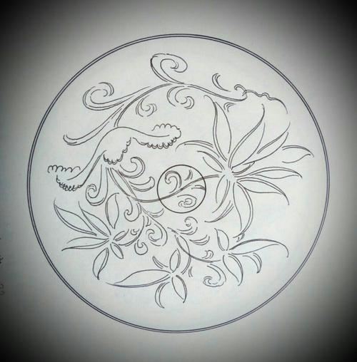 线,面组成的简单的几何纹样,而己经演变发展成为具象的变化丰富的花卉