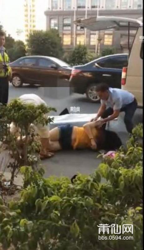 视频超级恐怖黄石一美女命丧大货车车轮下