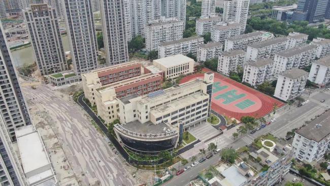 相较于去年的分流,最大的不同在于如今温州市南浦实验中学锦江校区的