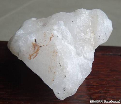 硬度很大的白色石头?