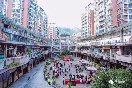 青田侨乡进口商品城位于油竹街道,交通十分便利.总规划建筑面积为32.