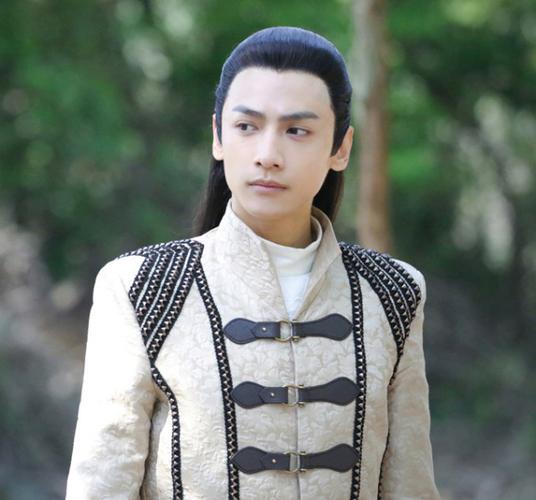《长月烬明》官宣海报 罗云熙不愧是古装男神天花板之