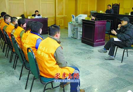 社会新闻 > 正文    自2007年6月起,以张某为首的9名外地聋哑人聚集在