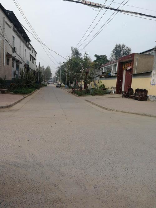 清扫保洁后的四所楼镇大上湾村