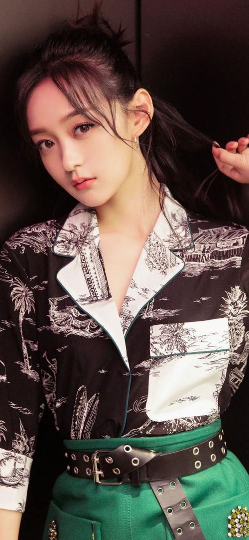 聂小雨何泓姗明星丨高清壁纸肤白貌美颜值美炸优雅甜美