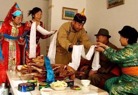 敬酒传承草原文化