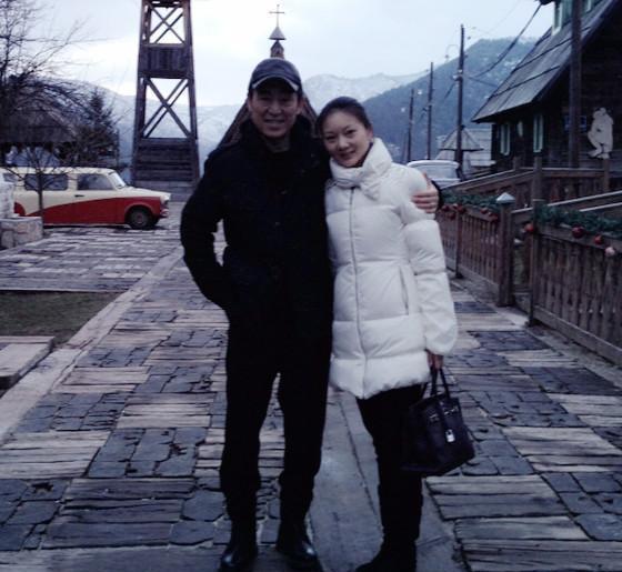 中长款轻薄羽绒服   张艺谋是一位很出色的导演,近日,妻子陈婷在微博