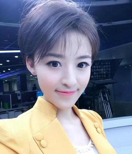 本应是央视最美体育女主播,却因睡一觉前程尽毁,现今怎样了?