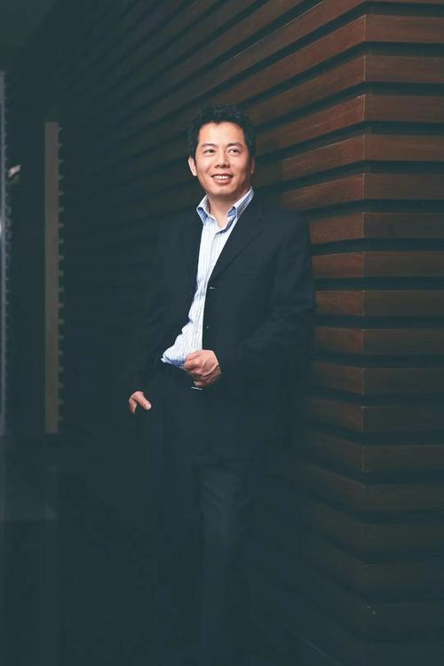 而且,高德康表示,波司登由团队管理,有一种鼓励人人都以老板的心态