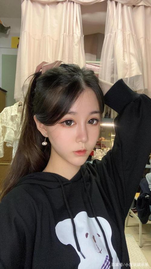 王一诺:甜美可爱 还是帅气逼人
