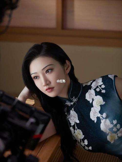 97司藤景甜旗袍穿搭,绽放优雅气韵!_旗袍_司藤_穿搭