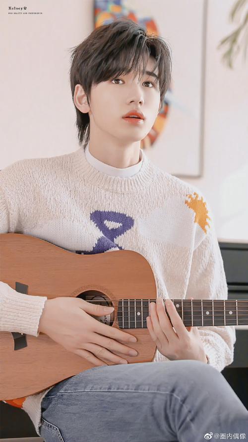 宋亚轩分享吉他合照