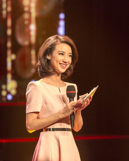 主持人李杨薇介绍三位嘉宾