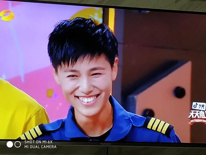 宋寅还是那么清秀飒爽啊