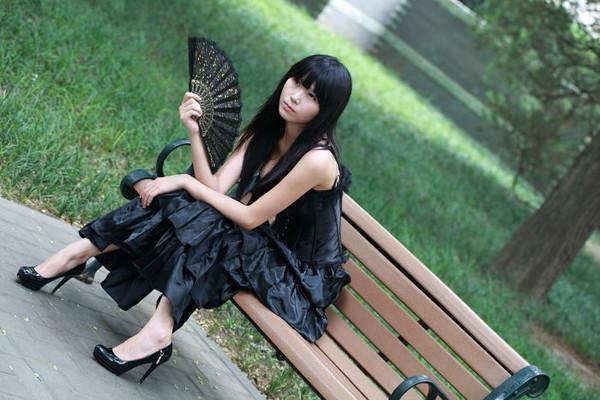 人定湖公园 动漫里的美女