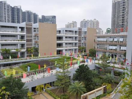 2015年深圳华侨城中学高中招生指南及分班情况