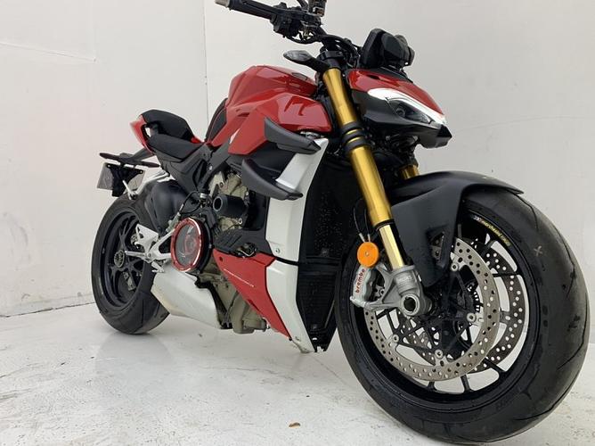 杜卡迪街霸v4s果然顶呱呱