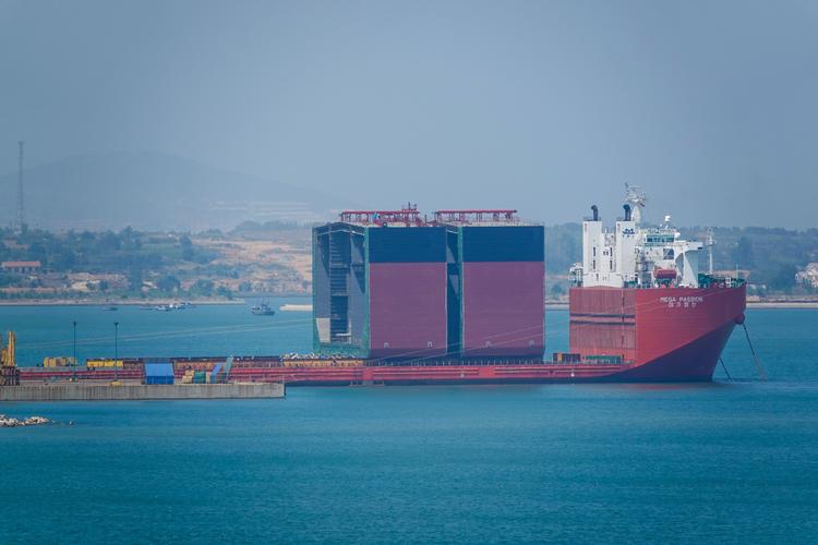 航拍烟台大宇造船貌似又接了一个大单